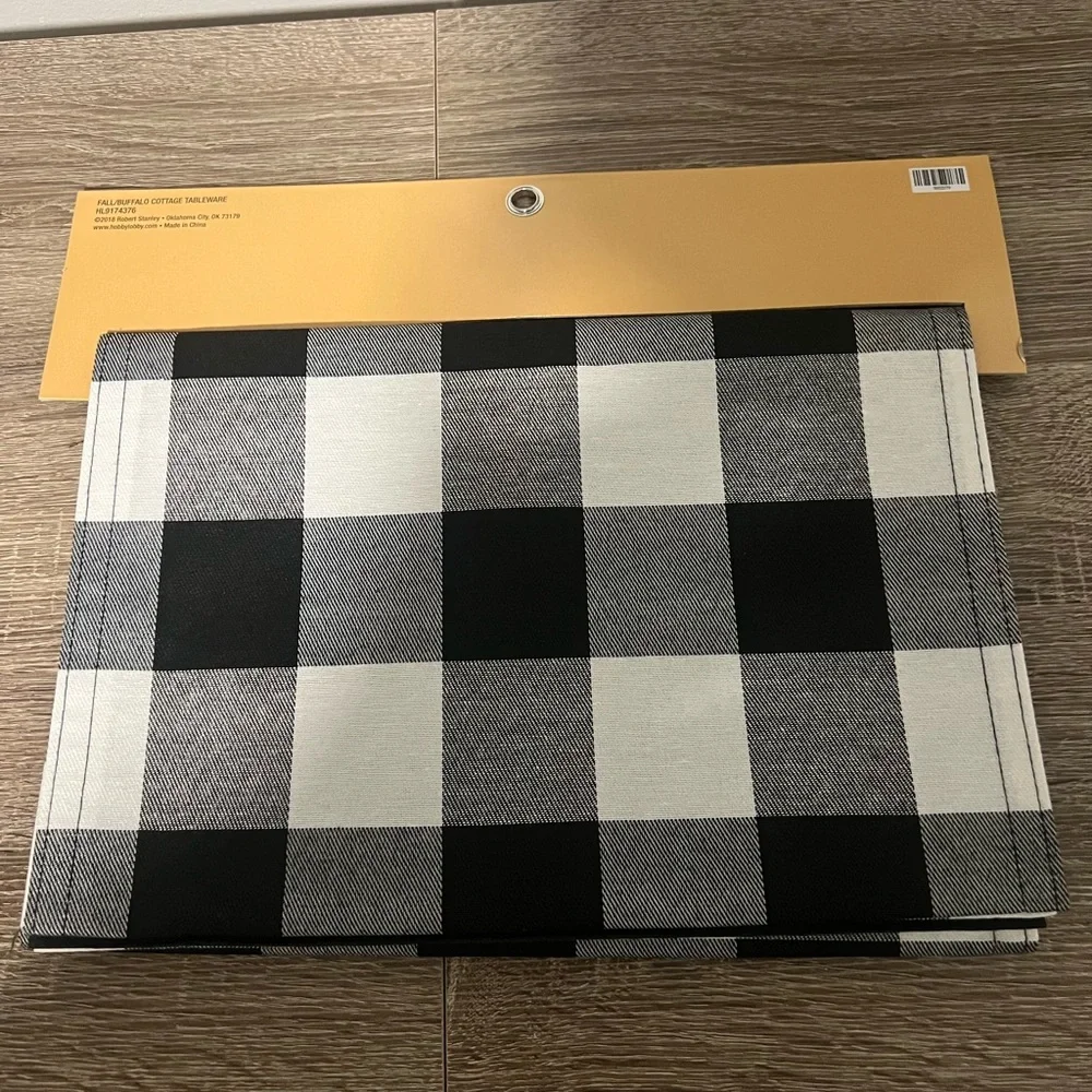 Table Runner - Picture 3 of 3